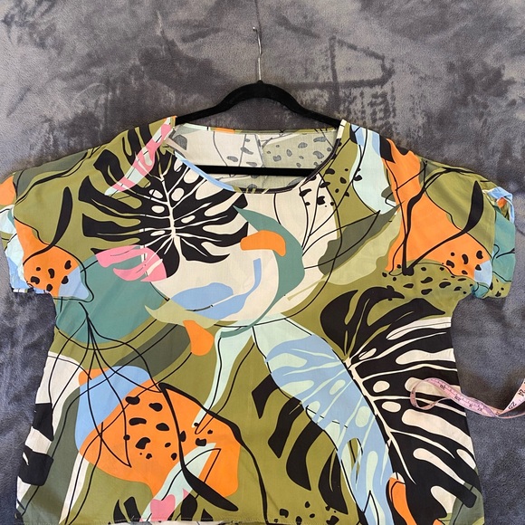 Tropical Top, light Size fits a M and Large - Picture 6 of 10